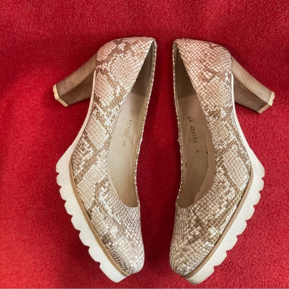 GADEA Sz 40 Snake Golden Rubber Sporty Sole Comfort Made in Spain 3” Heels Shoes - Picture 12 of 12